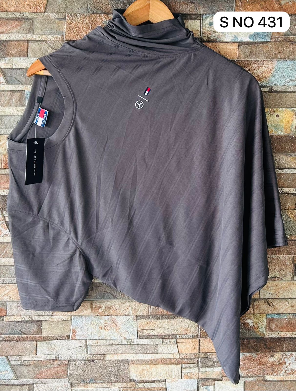 Half hand T-shirt ๐ Tommy Hilfiger...