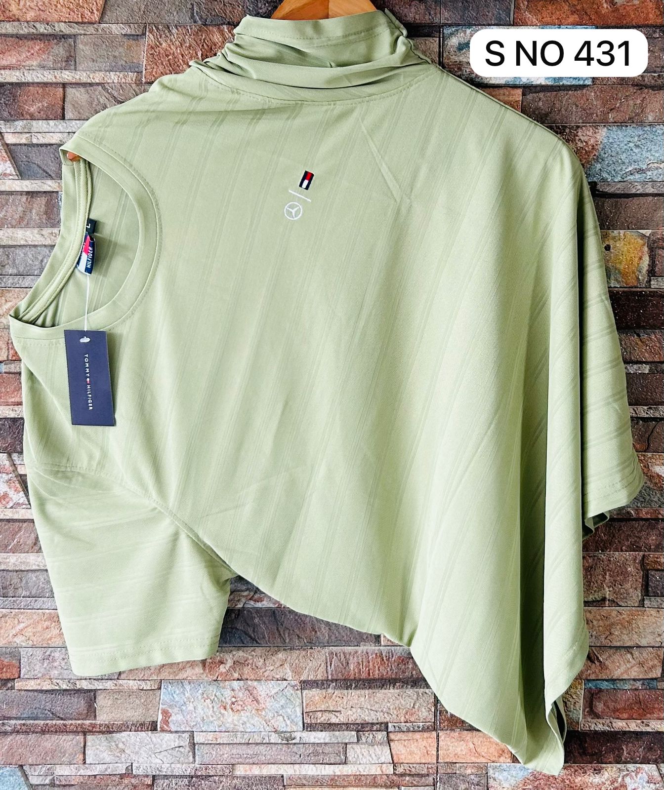 Half hand T-shirt ๐ Tommy Hilfiger...