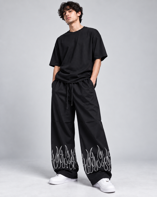 Fire Baggy Pant Charcoal - model wearing